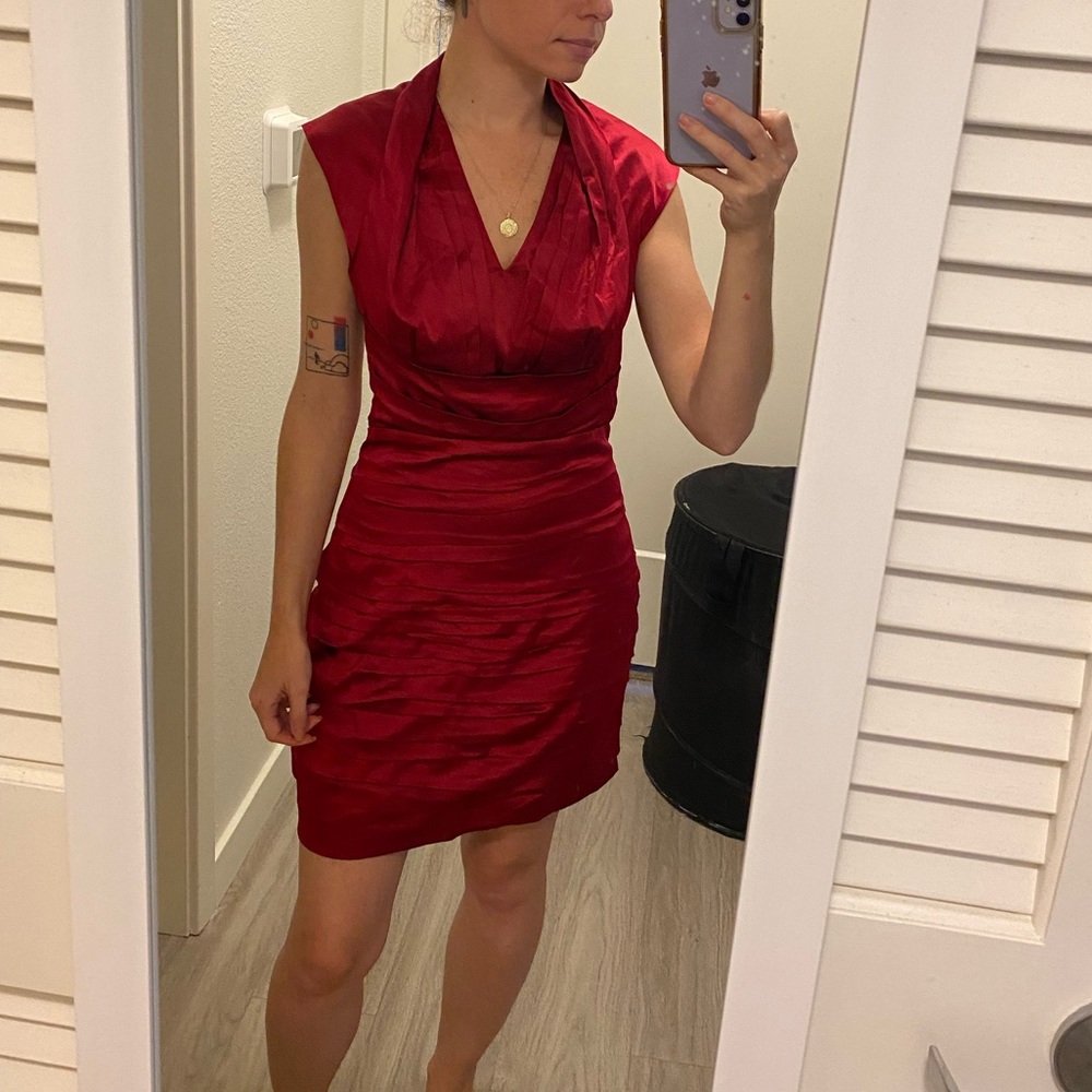 Express satin red pleated party dress - Picture 5 of 5